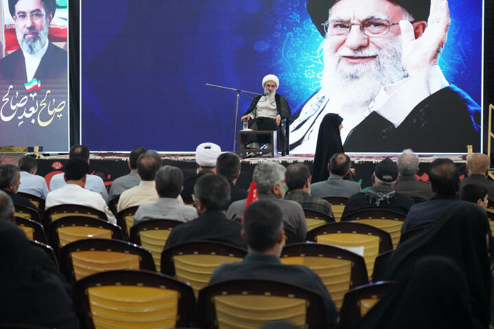 تأکید امام جمعه بوشهر بر ضرورت حفظ وحدت ملی حول محور ولایت