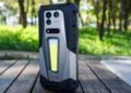 تانک ۵ معرفی شد؛ گوشی جان‌سخت با پروژکتور اختصاصی