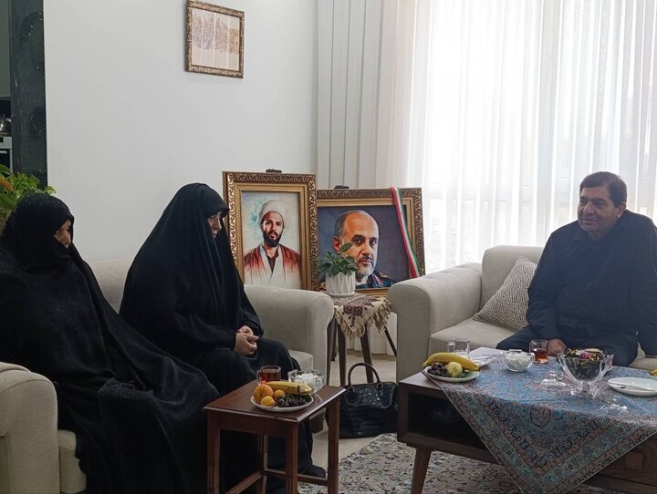 حضور مخبر در منزل شهید سپهبد رشید حضور مخبر در منزل شهید سپهبد رشید