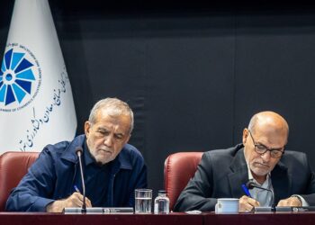 دستور رئیسجمهور برای بررسی طلب چهار میلیارد یورویی واردکنندگان کالاهای اساسی دستور رئیسجمهور برای بررسی طلب چهار میلیارد یورویی واردکنندگان کالاهای اساسی