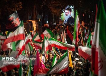 «شاهرود» شهرِ مردمان باغیرت؛ با وحدت در میدان میمانیم «شاهرود» شهرِ مردمان باغیرت؛ با وحدت در میدان میمانیم