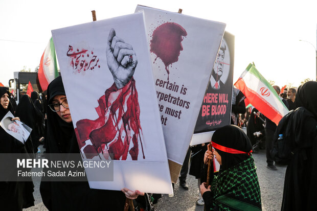 طوفانی از عشق در گذرگاه سوگ؛ وقتی هنر غم ملت را به تصویر میکشد طوفانی از عشق در گذرگاه سوگ؛ وقتی هنر غم ملت را به تصویر میکشد