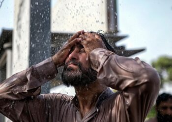 هشدار تداوم گرمای بیسابقه در ایران / این استانها دمای بالای ۵۰ درجه را تجربه میکنند هشدار تداوم گرمای بیسابقه در ایران / این استانها دمای بالای ۵۰ درجه را تجربه میکنند