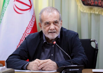 پزشکیان: دولت با همه ظرفیت های خود در کنار فعالان اقتصادی است