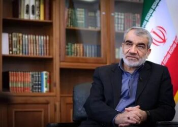 کدخدایی: «خودساختگی» از ابتدا در وجود رهبر شهید انقلاب بود