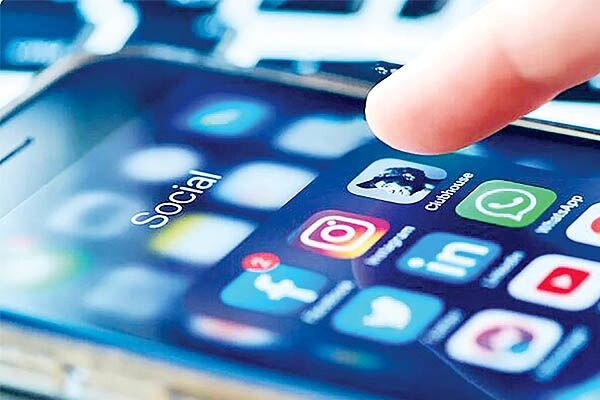 تلاطم ارزشها و امنیت فردی؛ پیوند پوشش و سلامت روان در دنیای امروز تلاطم ارزشها و امنیت فردی؛ پیوند پوشش و سلامت روان در دنیای امروز