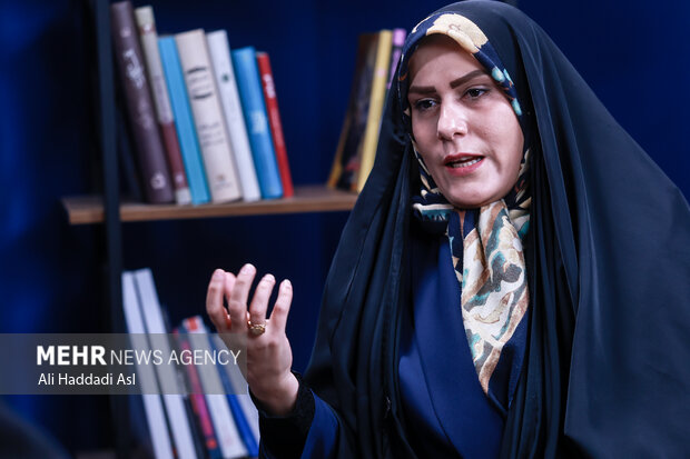 زن خانه‌دار؛ نیروی کار نامرئی که بیمه و امنیت اقتصادی ندارد