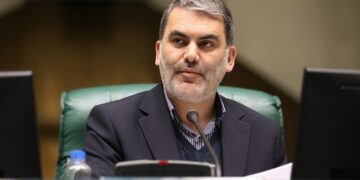 زنگنه: تنها 9 درصد واگذاری‌ها واقعی بود؛ اصل 44 اصلاح می‌شود