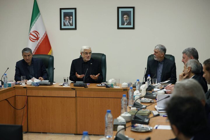 عارف: حل مسائل فرهنگی با بخشنامه پیش نمیرود عارف: حل مسائل فرهنگی با بخشنامه پیش نمیرود