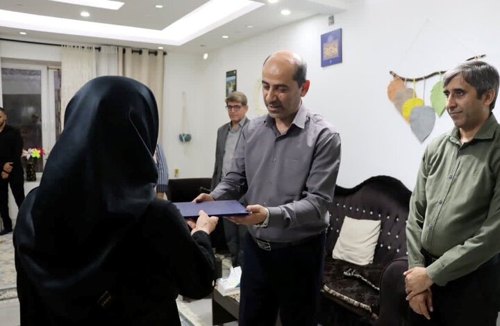 مسئولان دشتی با خانواده خبرنگار فقید شهرستان دیدار کردند