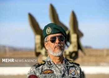 امیر سیاری: تنگه هرمز در کنترل کامل ایران است؛ آماده‌تر از گذشته‌ایم