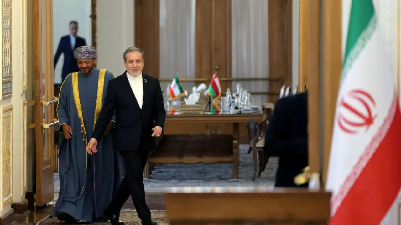 بازتاب خبر عمان و عربستان در بازار طلا و دلار/ دلار ۴۵۰۰ تومان گران‌تر شد/ طلای ۱۸ عیار تا ۳۵ میلیون تومان بالا می‌رود؟