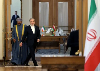 بازتاب خبر عمان و عربستان در بازار طلا و دلار/ دلار ۴۵۰۰ تومان گران‌تر شد/ طلای ۱۸ عیار تا ۳۵ میلیون تومان بالا می‌رود؟