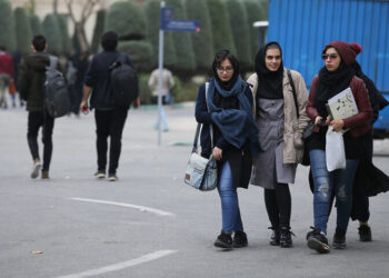 جهان دیجیتال و بحران هویت؛ معمایی بزرگ پیش روی جوان ایرانی جهان دیجیتال و بحران هویت؛ معمایی بزرگ پیش روی جوان ایرانی