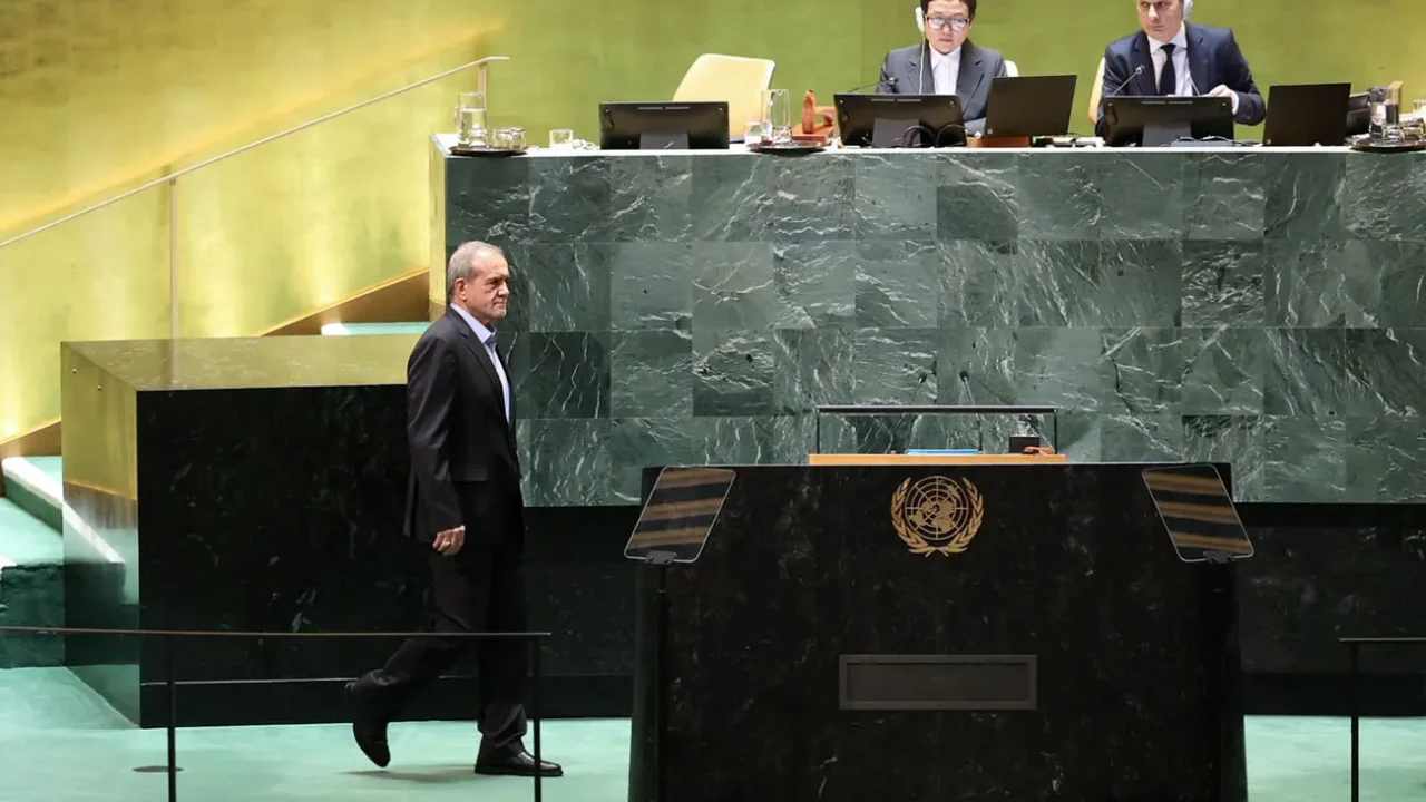 دلار و سکه روی دور افزایش قیمت/ بازار در انتظار اخبار مهم از نشست سازمان ملل و تنگه هرمز/ ماجرای تحریم هواپیمایی ایران و جابه‌جایی 86 تن طلای هلند چه بود؟