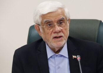 عارف: تجهیزات به کار رفته در دوجنگ اخیر در انحصار ایران بود