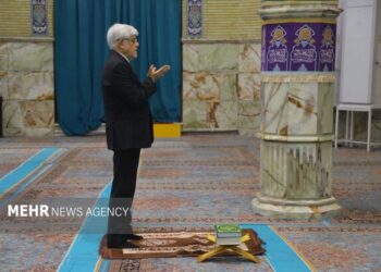 معاون اول رئیس‌جمهور در مسجد مقدس جمکران حضور یافت