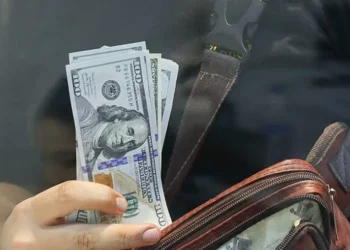 پایان تغییرات آزادانه ارز مسافری؛ ضوابط جدید بانک مرکزی ابلاغ شد