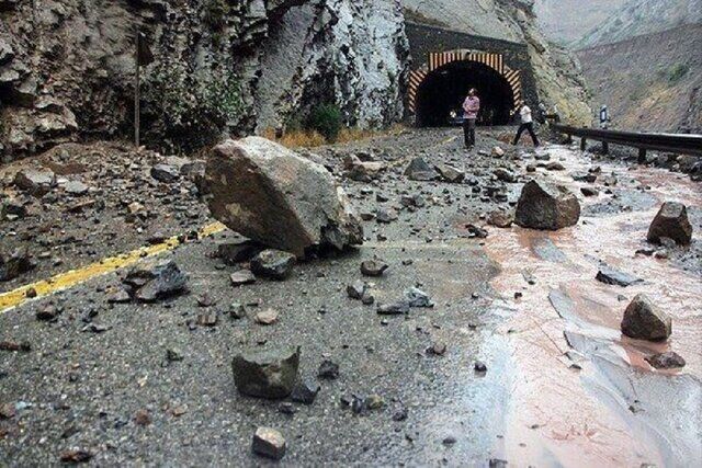 پلیس راه هشدار داد: احتمال ریزش سنگ و رانش زمین در جاده‌های شمال